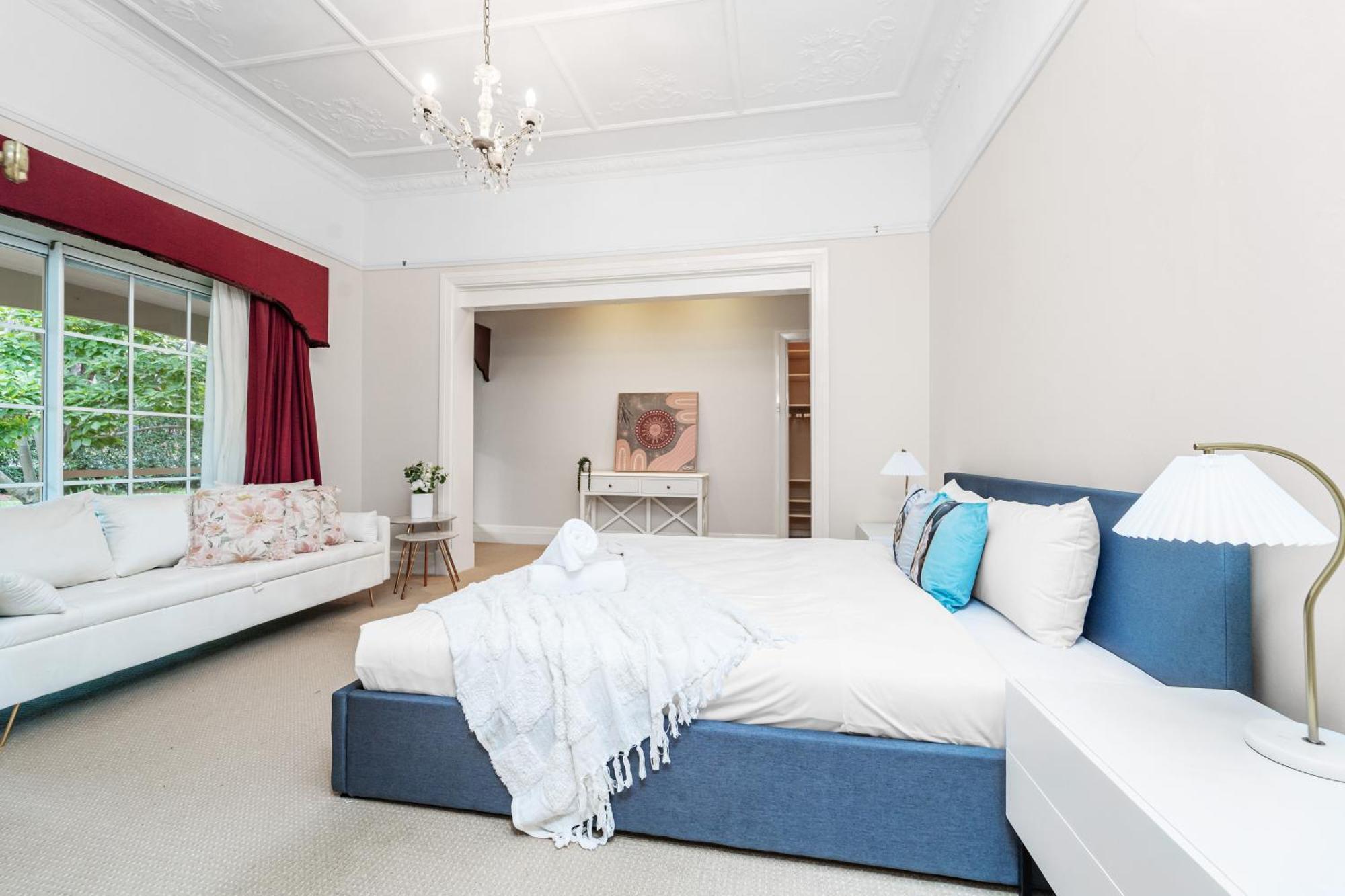 Strathfield Stylish 6br House With Pool Tennis