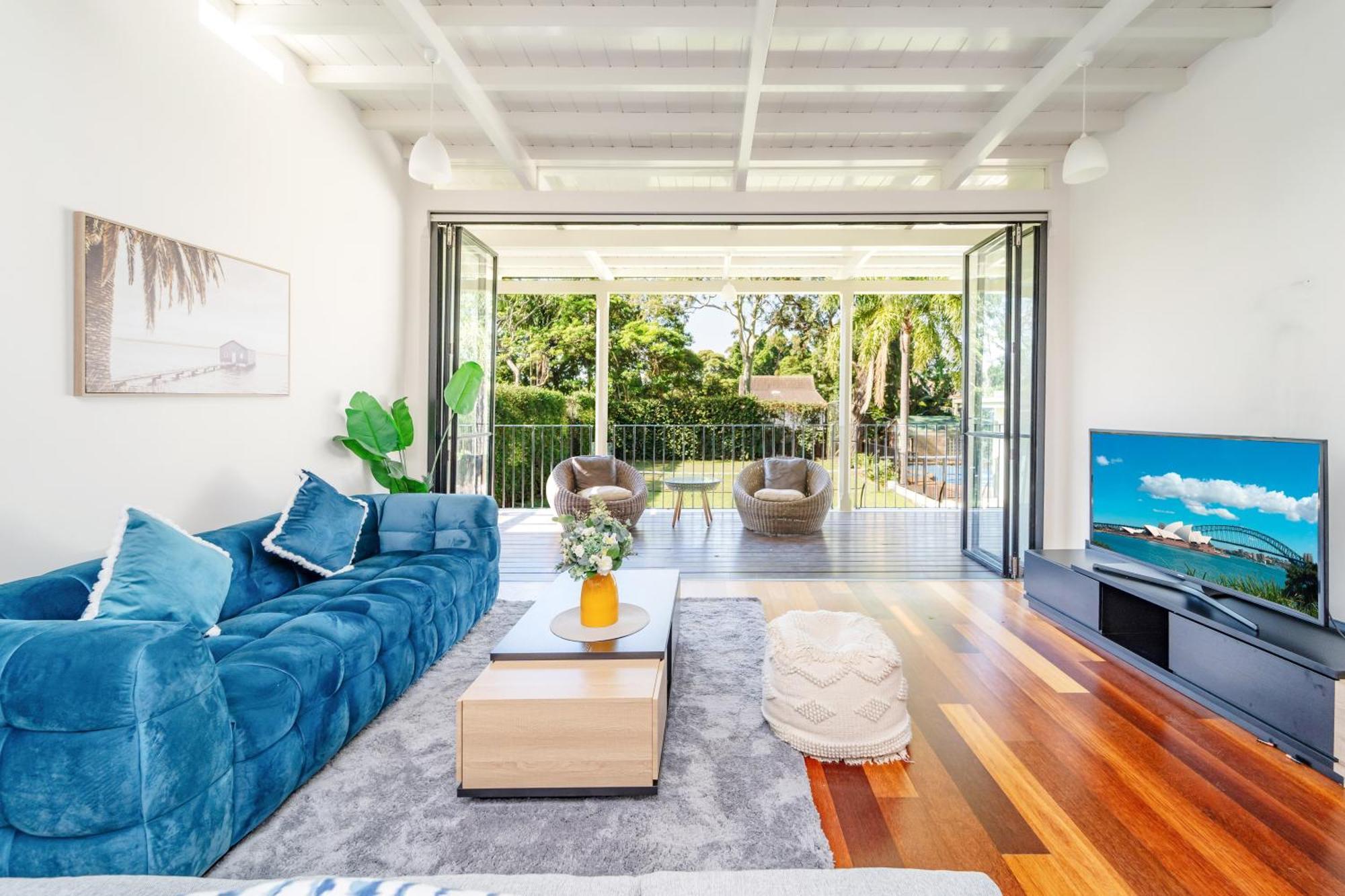 Strathfield Stylish 6br House With Pool Tennis Holiday home Sydney