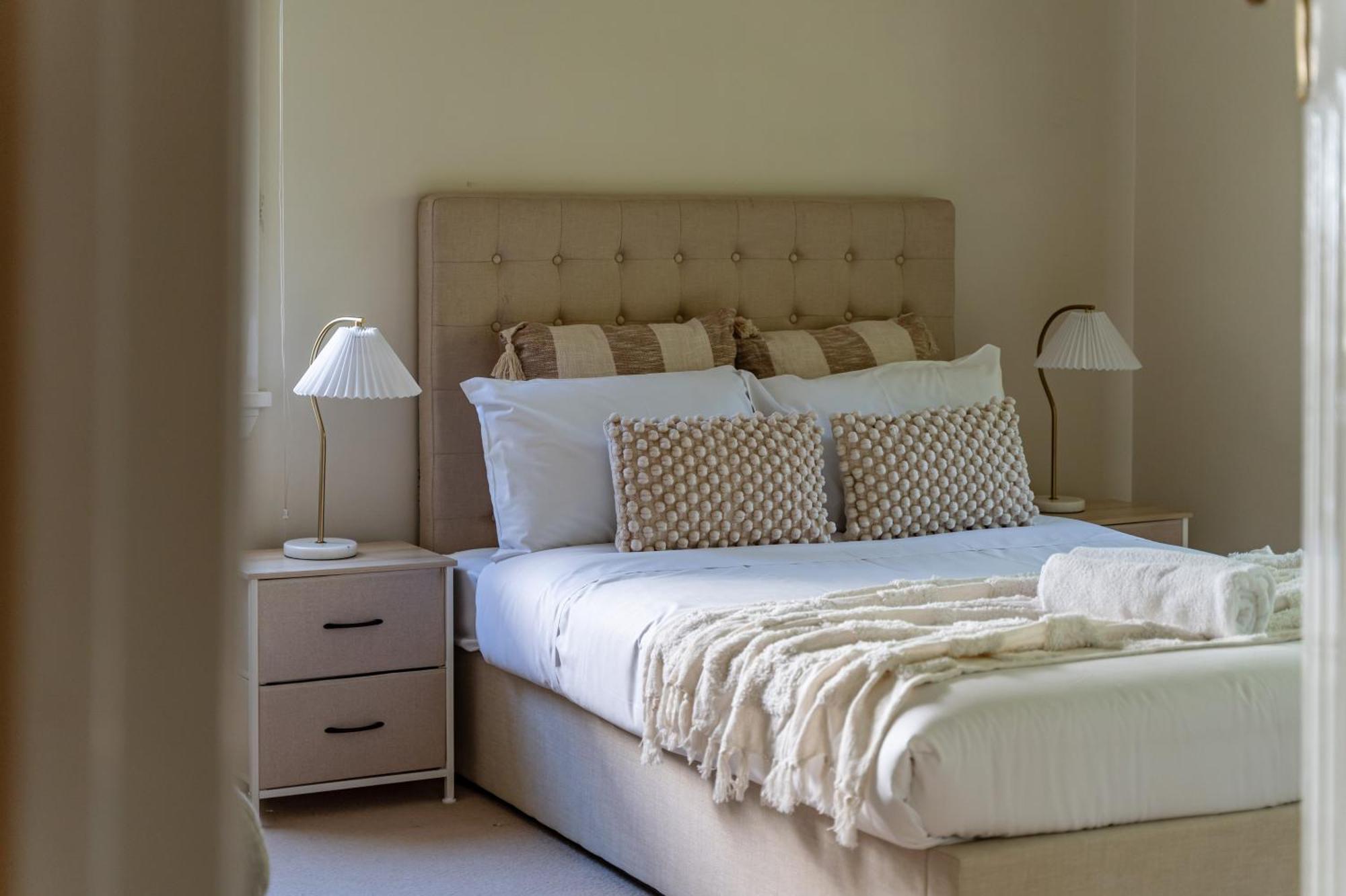 Strathfield Stylish 6br House With Pool Tennis Holiday home *