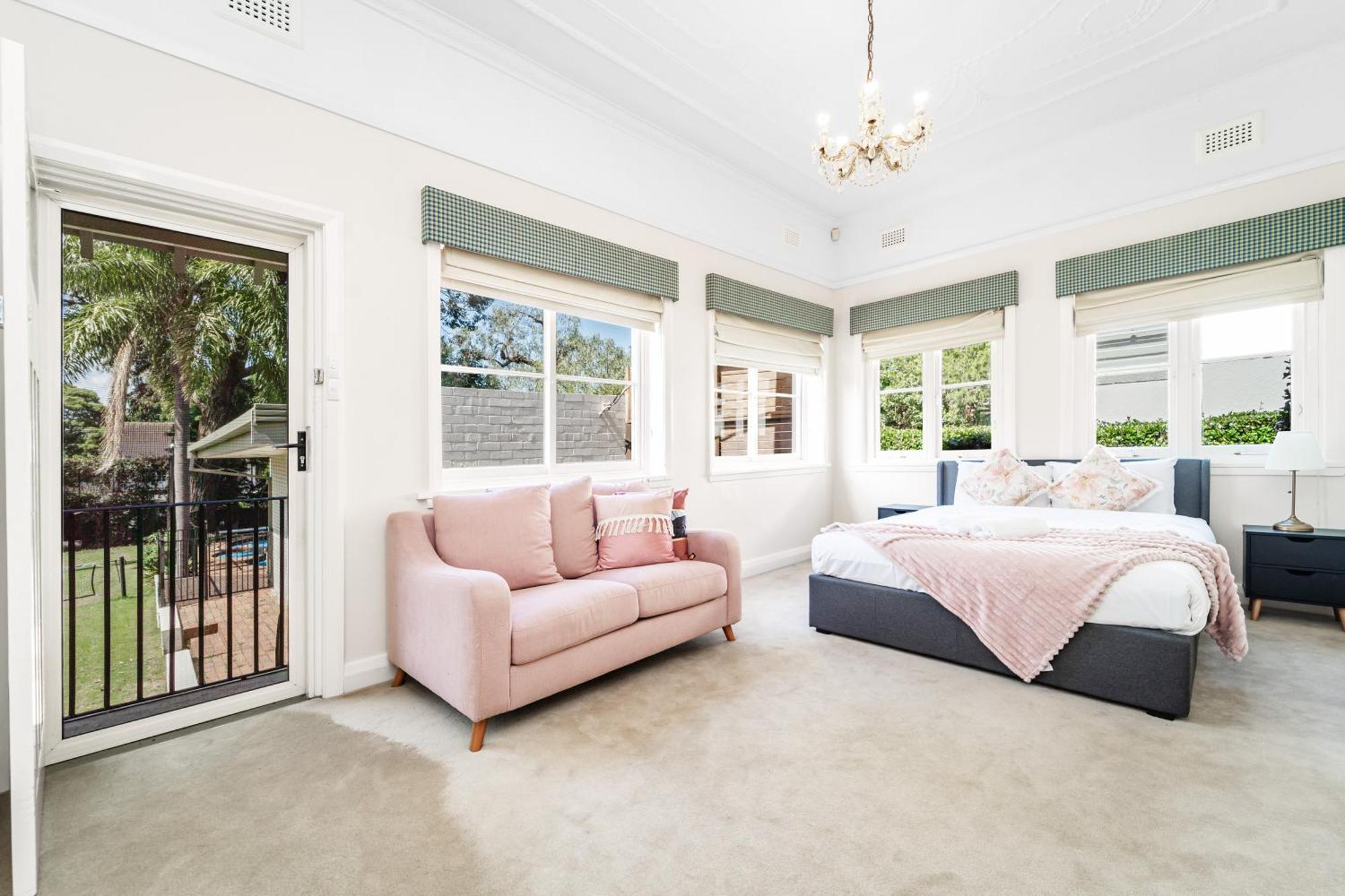 Strathfield Stylish 6br House With Pool Tennis Holiday home
