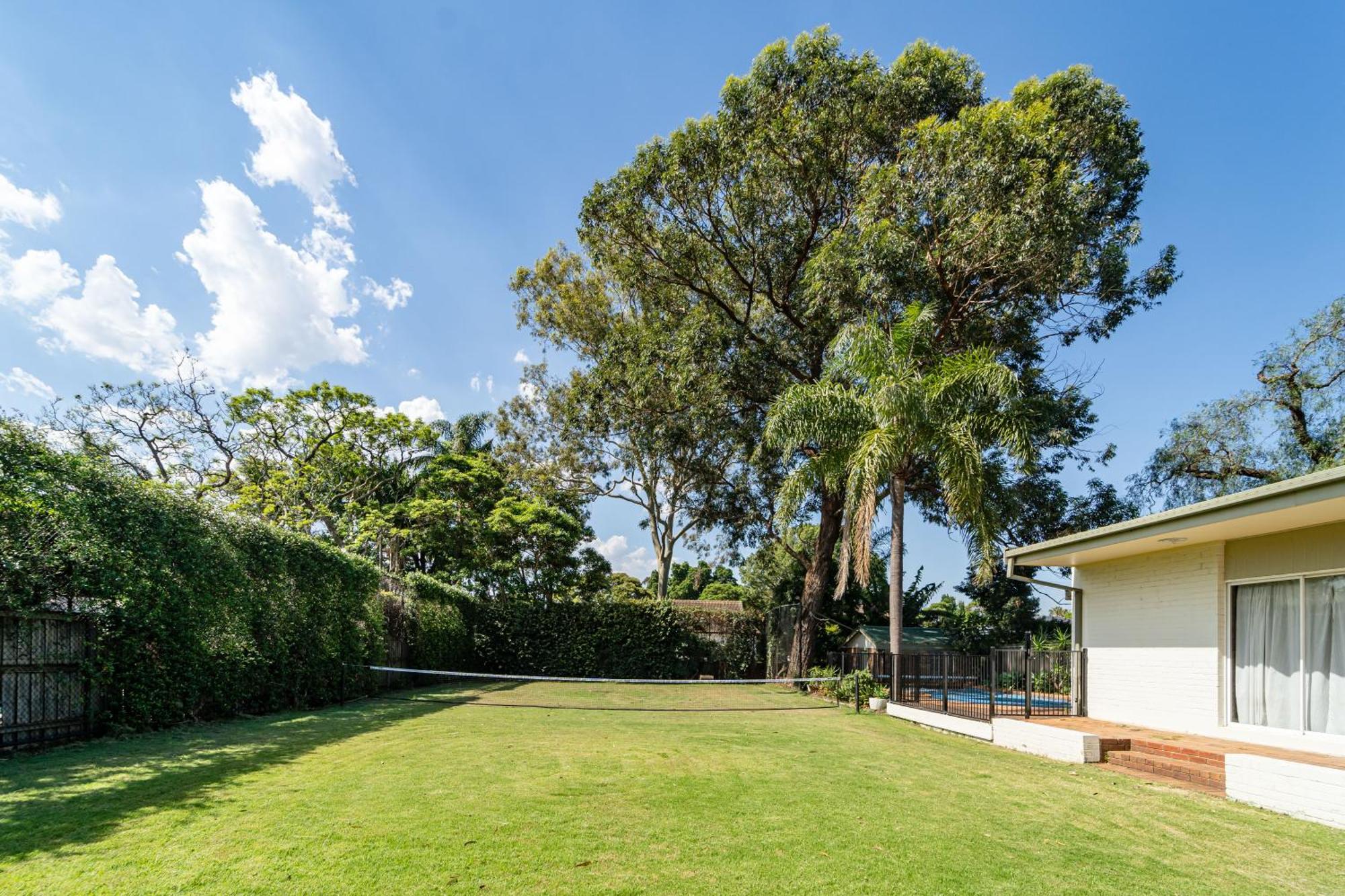 Strathfield Stylish 6br House With Pool Tennis Holiday home *