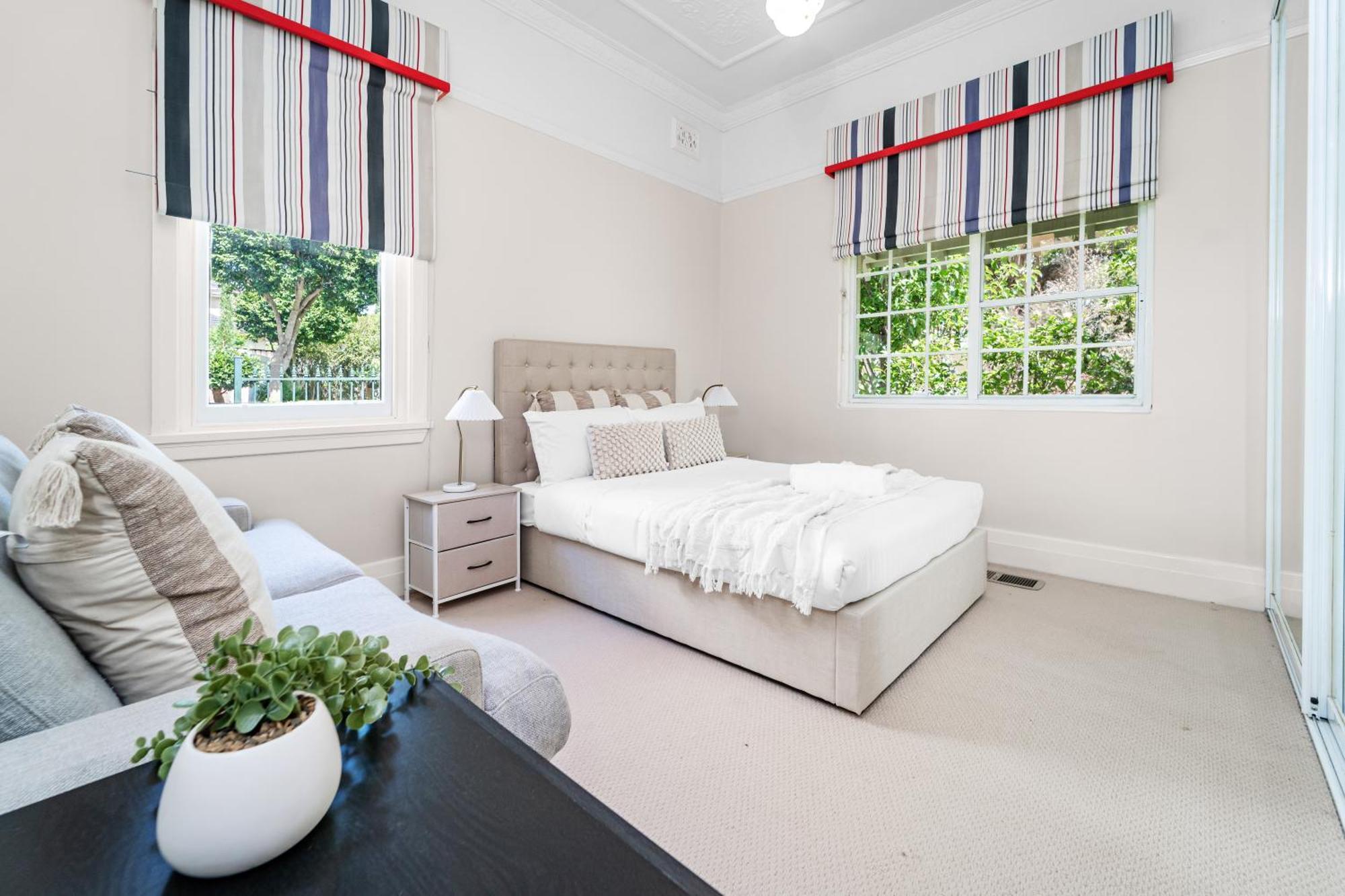 Strathfield Stylish 6br House With Pool Tennis Holiday home