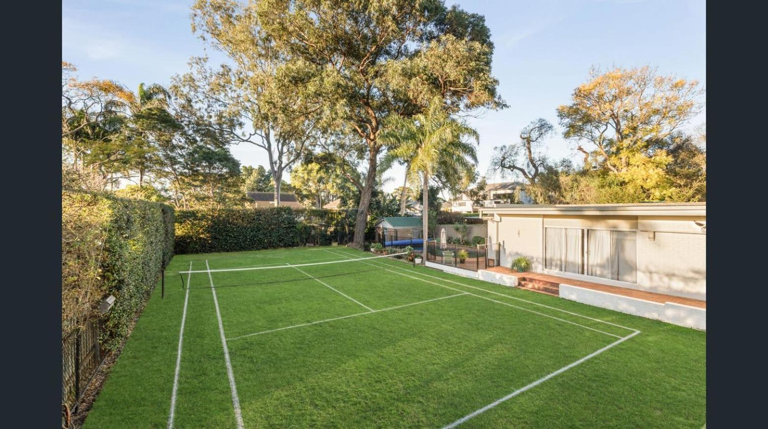 Strathfield Stylish 6br House With Pool Tennis Holiday home Sydney